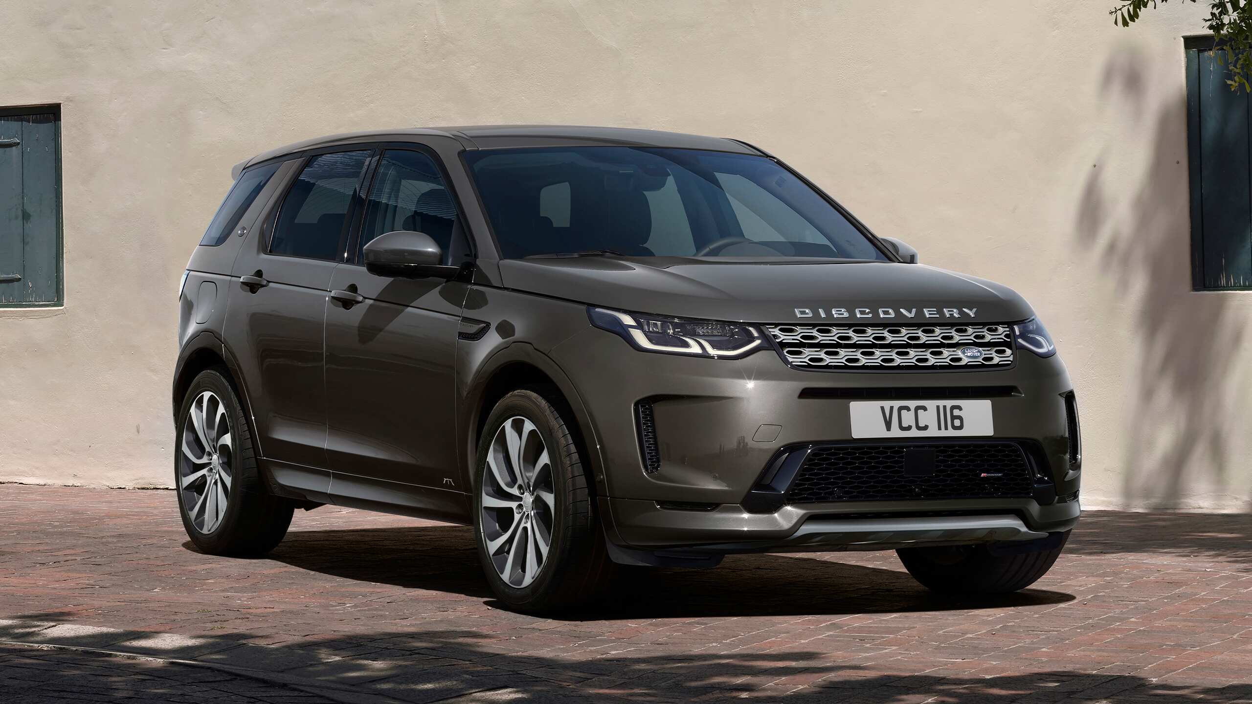 Discovery Sport Parked in front of Wall