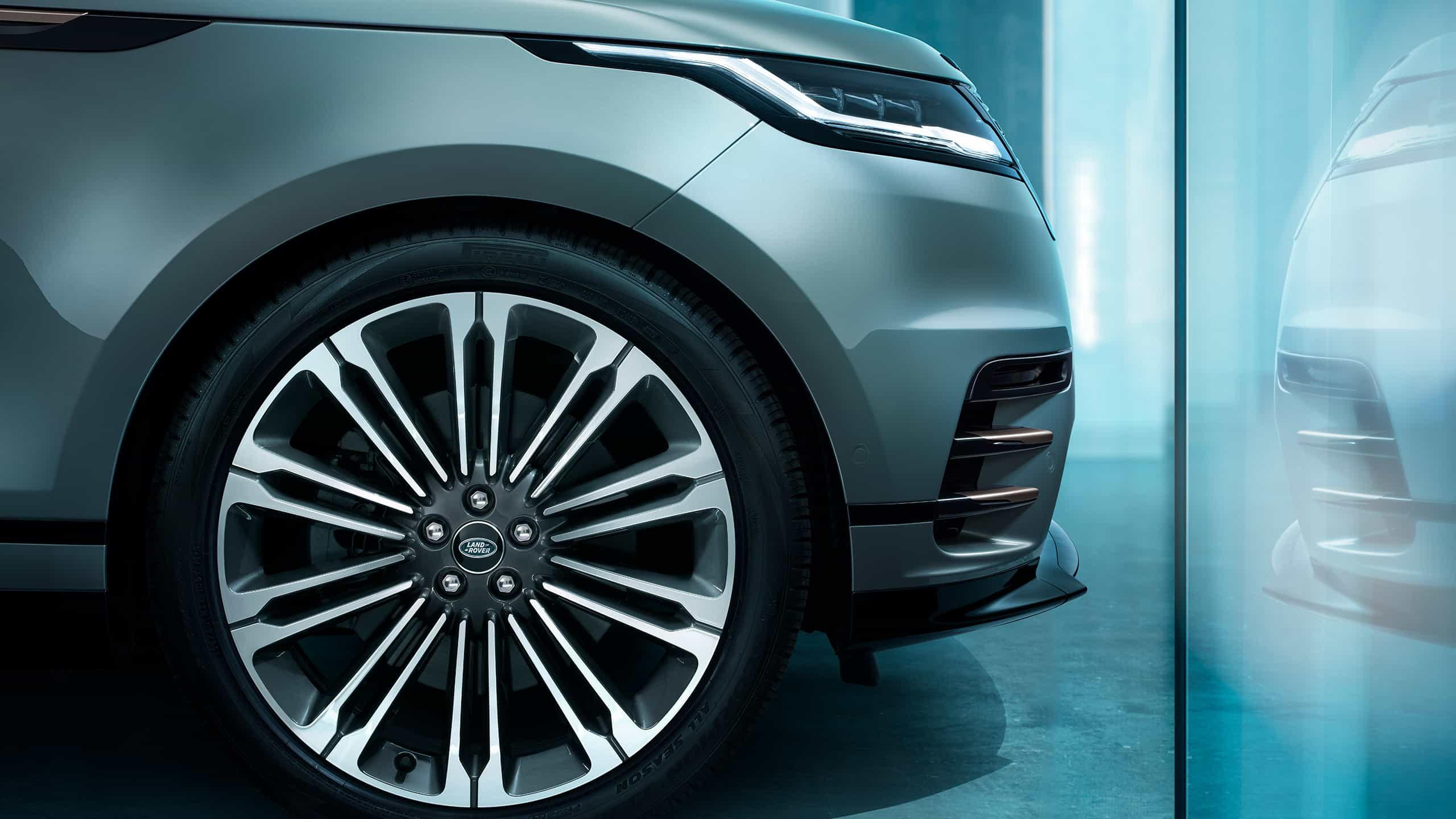 Velar front right wheel