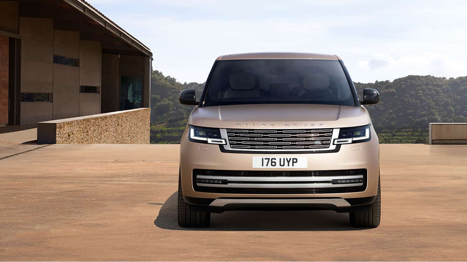 Exterior Front View of the New Range Rover