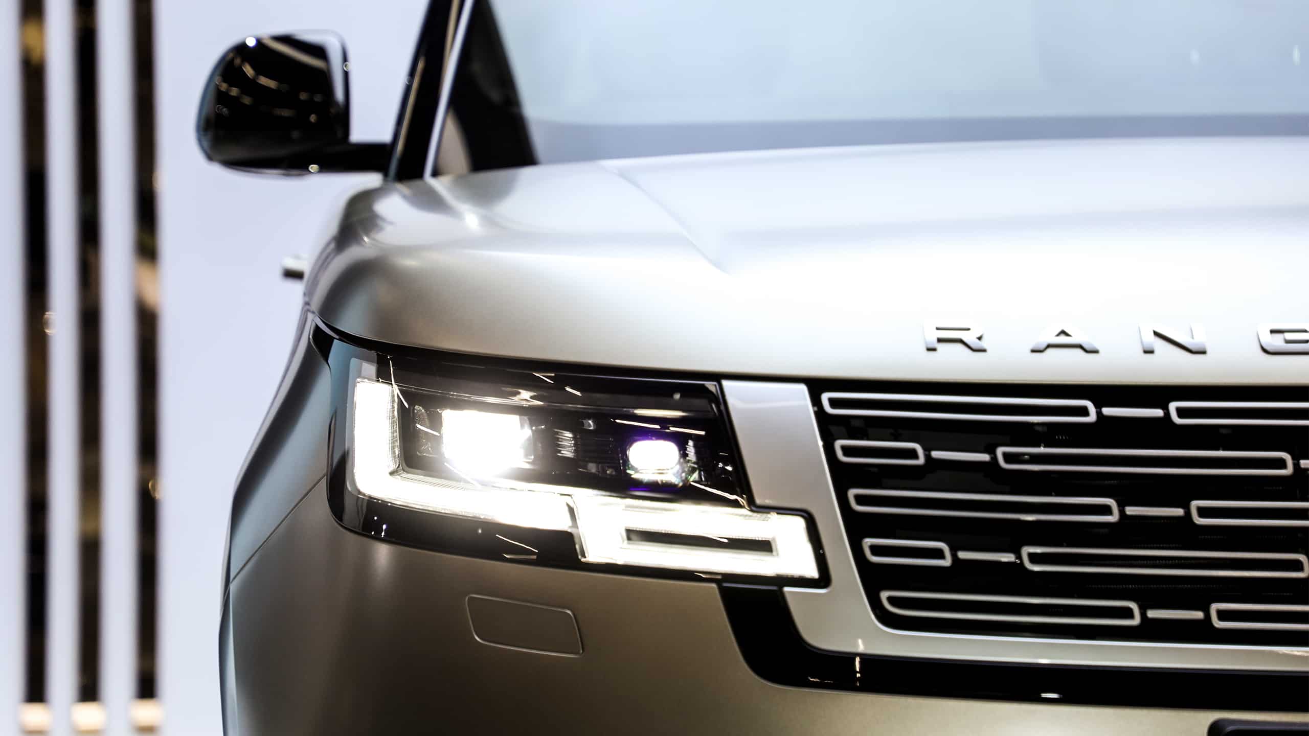 New Range Rover Front Lamp