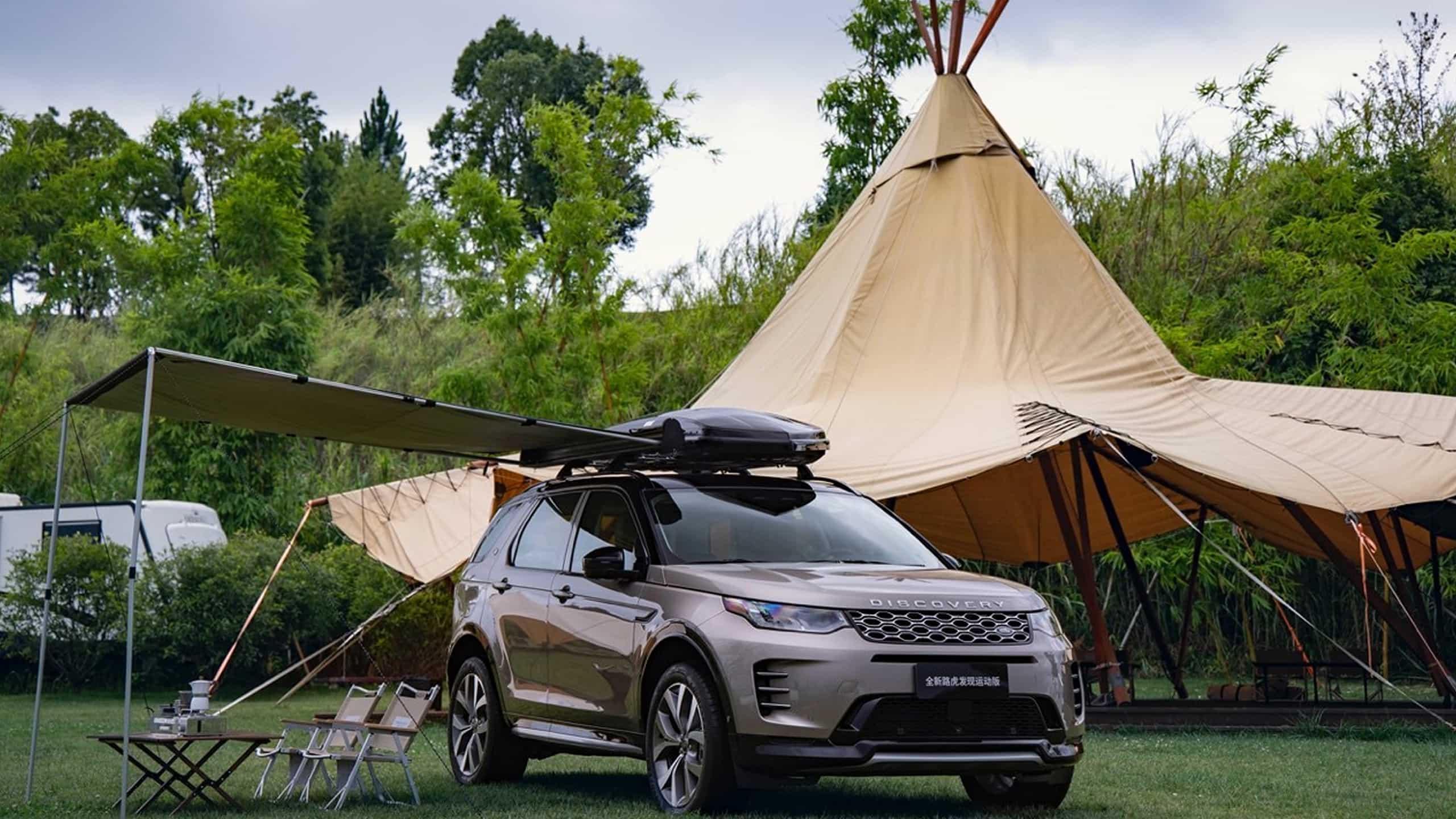 Discovery Sport infront of Tent