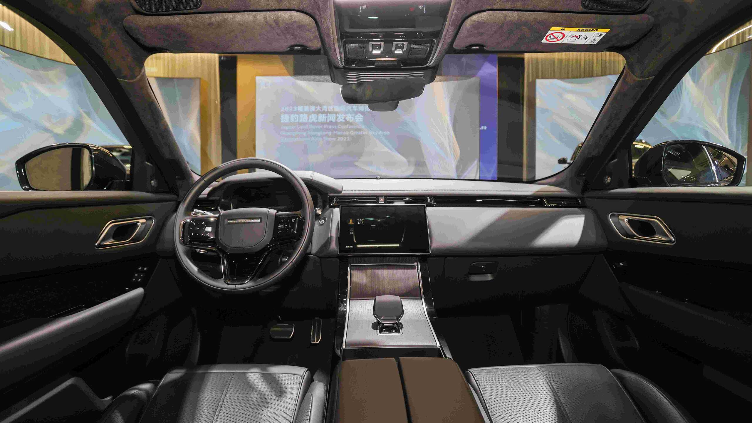 L560 CN Launch Interior