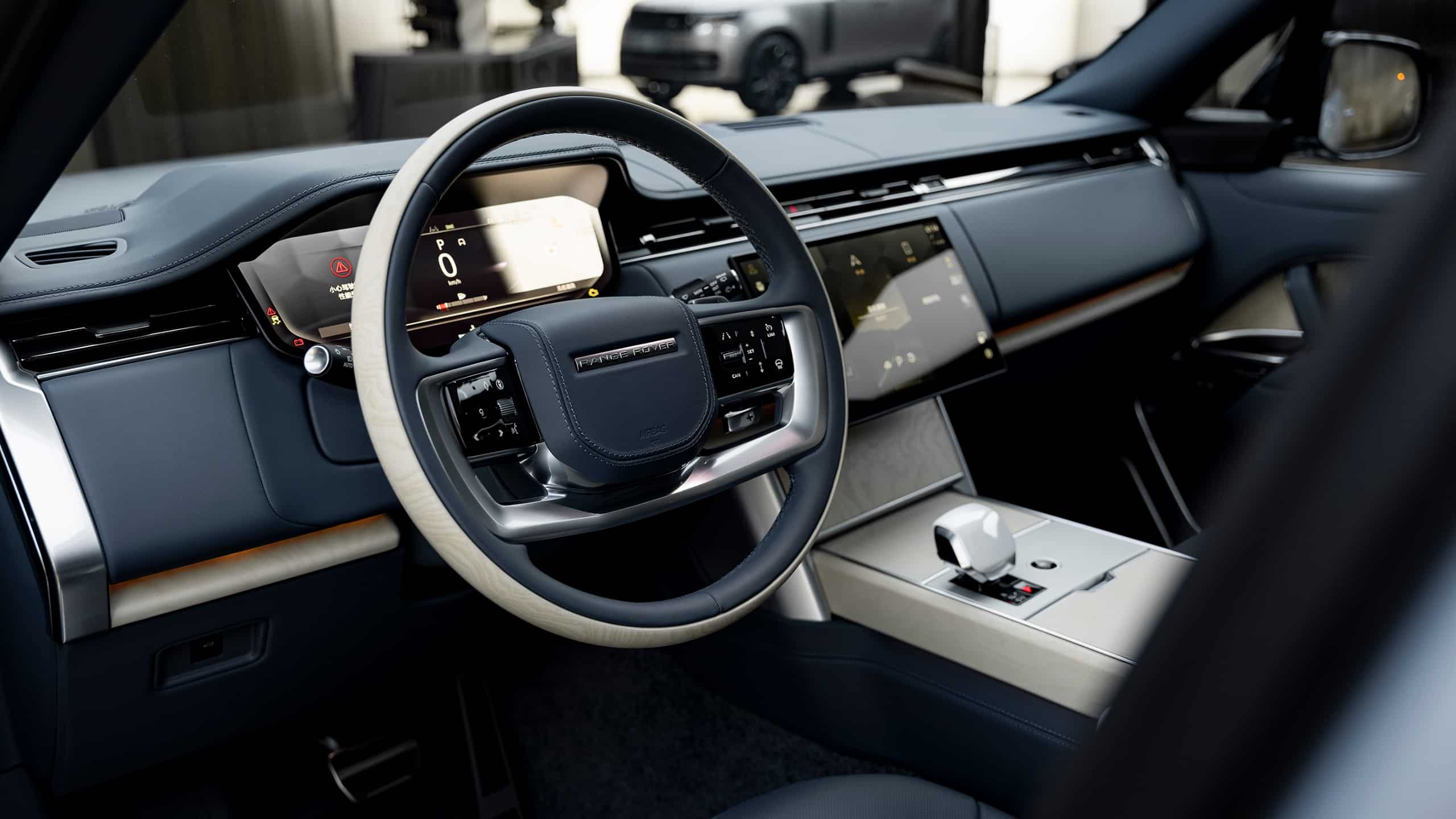  The 2024 Range Rover SV model is equipped with a new standard SV custom leather and high-gloss wooden steering wheel