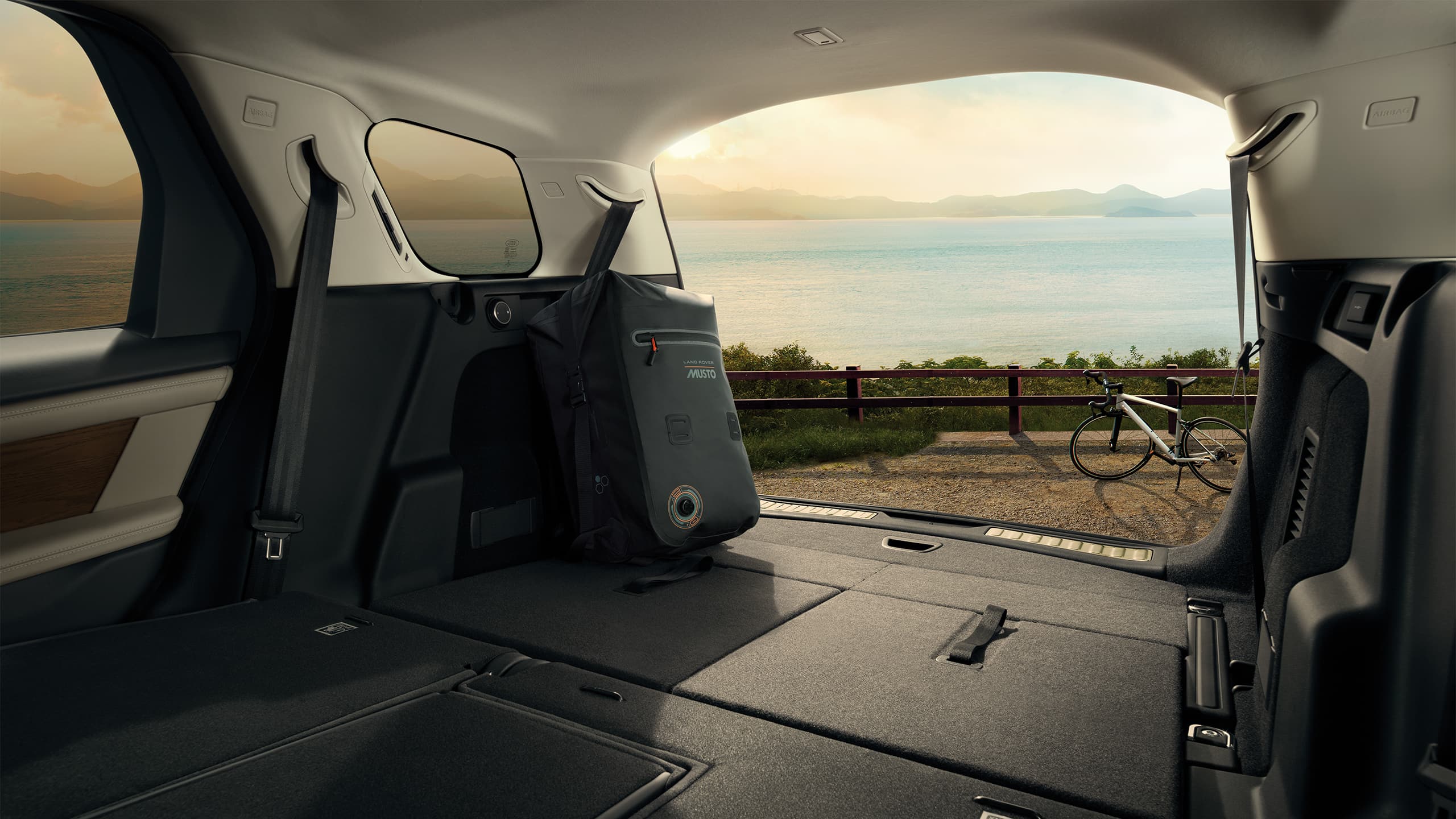 RAY- Land Rover Trunk Space CN