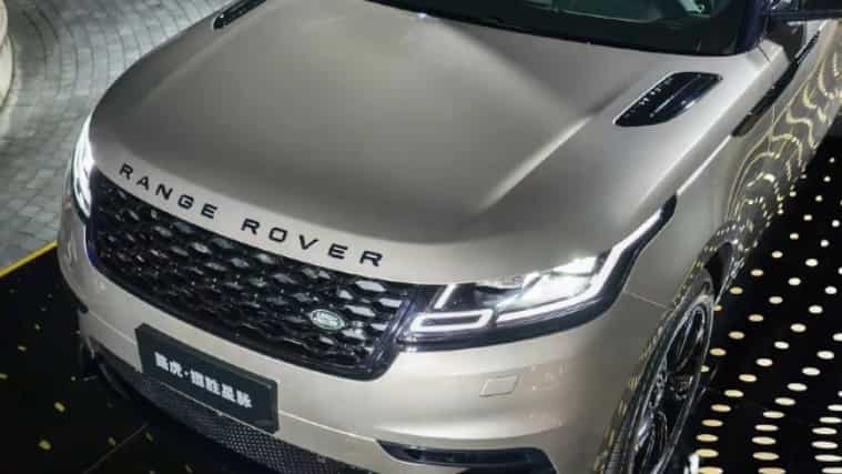 Range Rover hood view