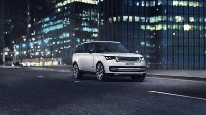 White Range Rover driving in the city at night