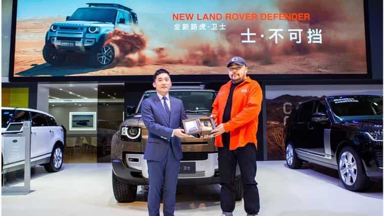 Mr. Tian Xiang And The Owner Of The New Land Rover Defender 110
