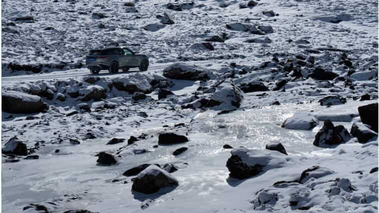 Range Rover Velar in the snow