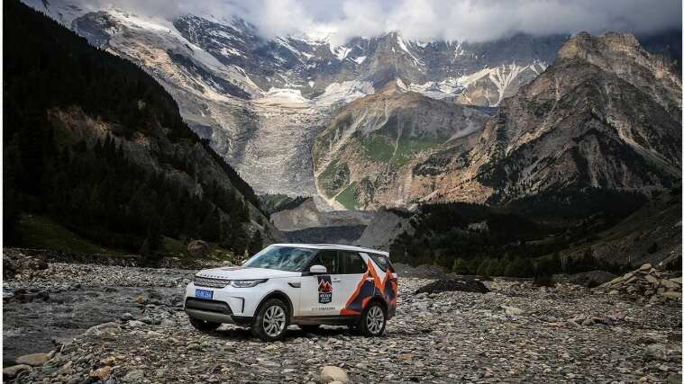 Land Rover Discovery in mountain landscape