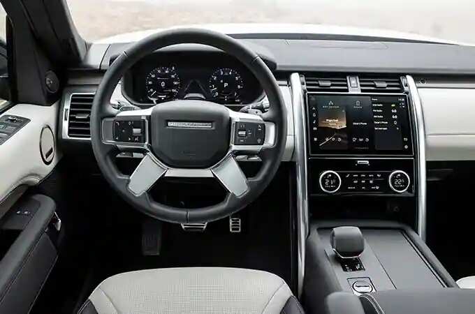 Land Rover Discovery cockpit