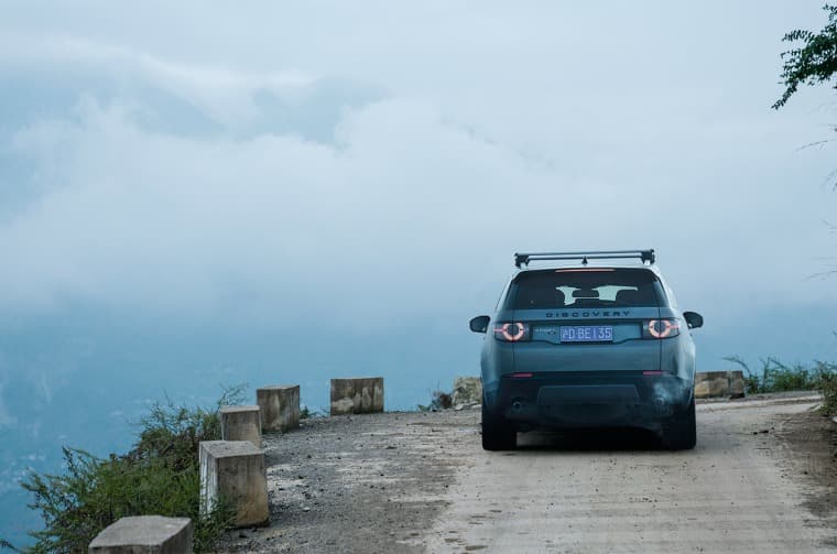 Land Rover Discovery Sport parked on cliff