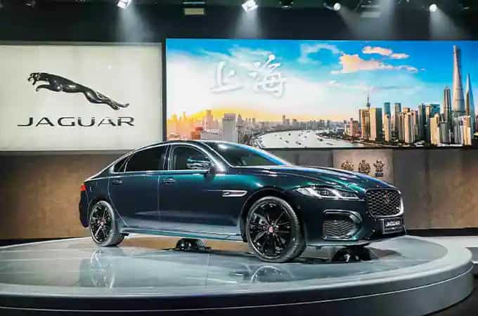 Jaguar XF showcase