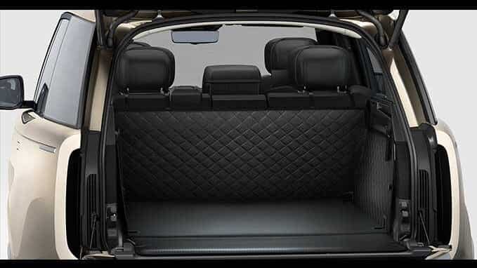 Range Rover view inside the Trunk