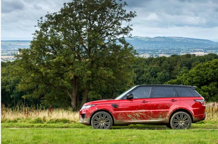 Range Rover Sport in red off-road