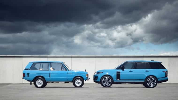 Two Range Rovers in blue